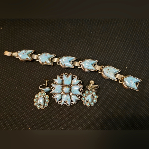 Unique Vintage Jewelry - Elegant Silver and Blue Jewelry Set